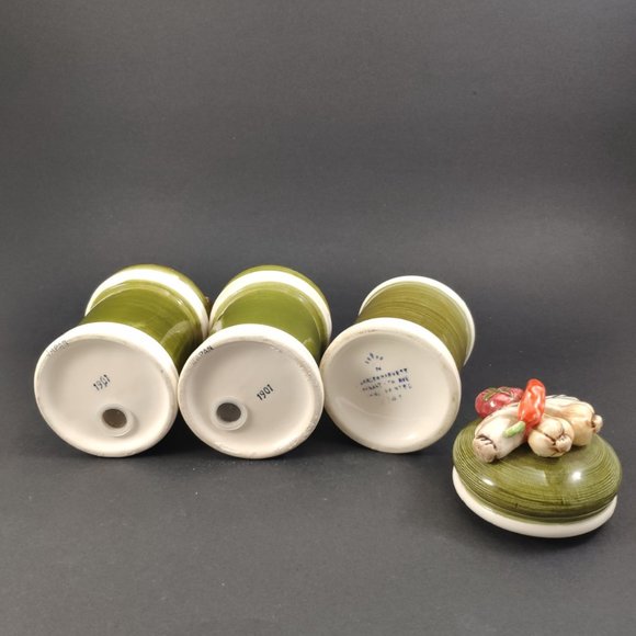 Garden Harvest Shakers Canister Set of 3, MCM Arnart 5th Avenue, 5.75" - Picture 4 of 9